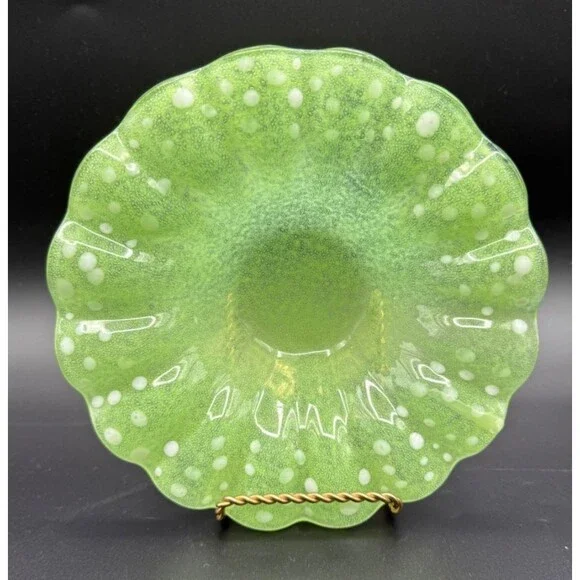 Vintage Murano Art Glass Green Clamshell Bowl 7" Scalloped Edge Stunning! MINT - Picture 2 of 8